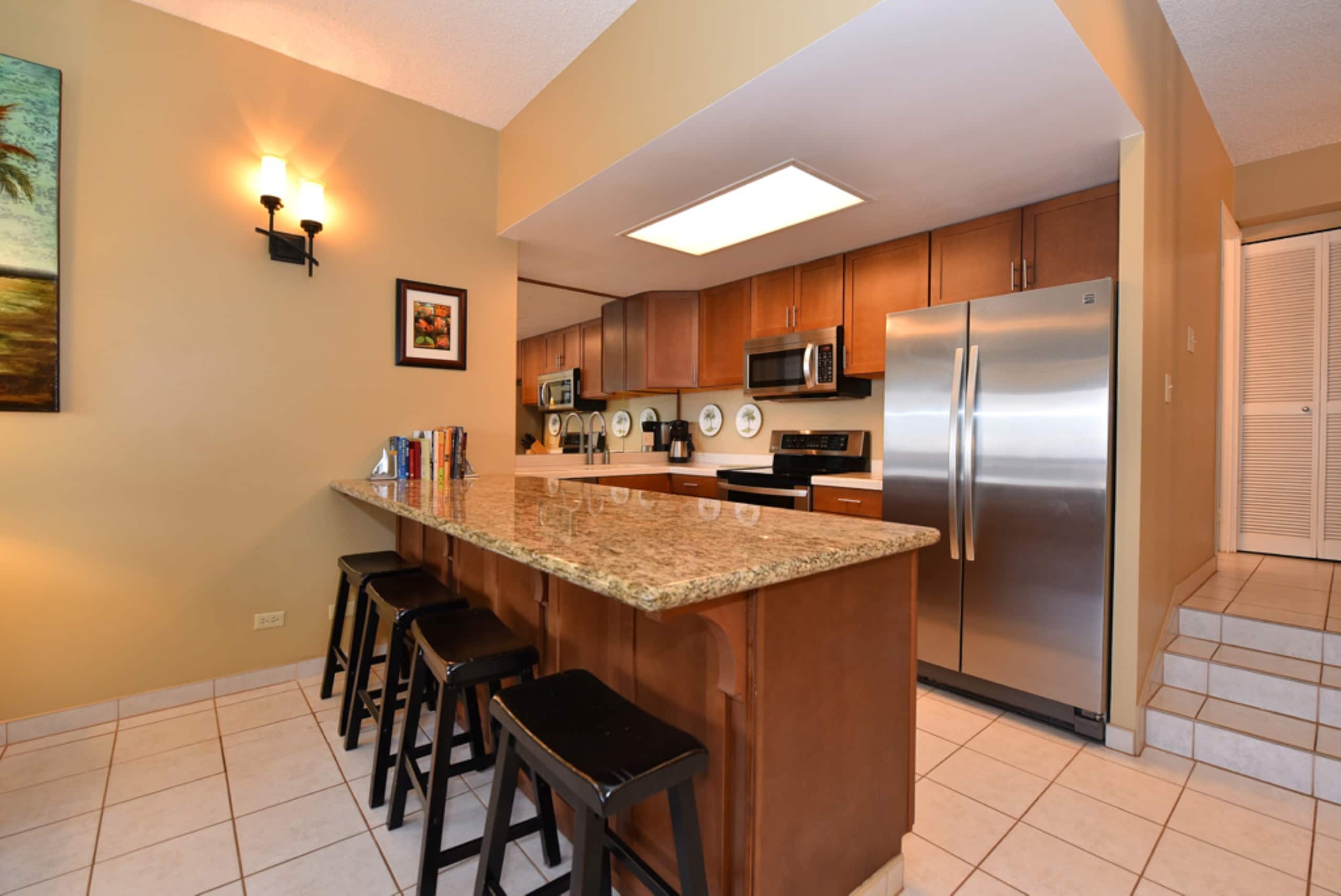 Condo in Lahaina · ★4.64 · 2 bedrooms · 2 beds · 2 baths - Image 2
