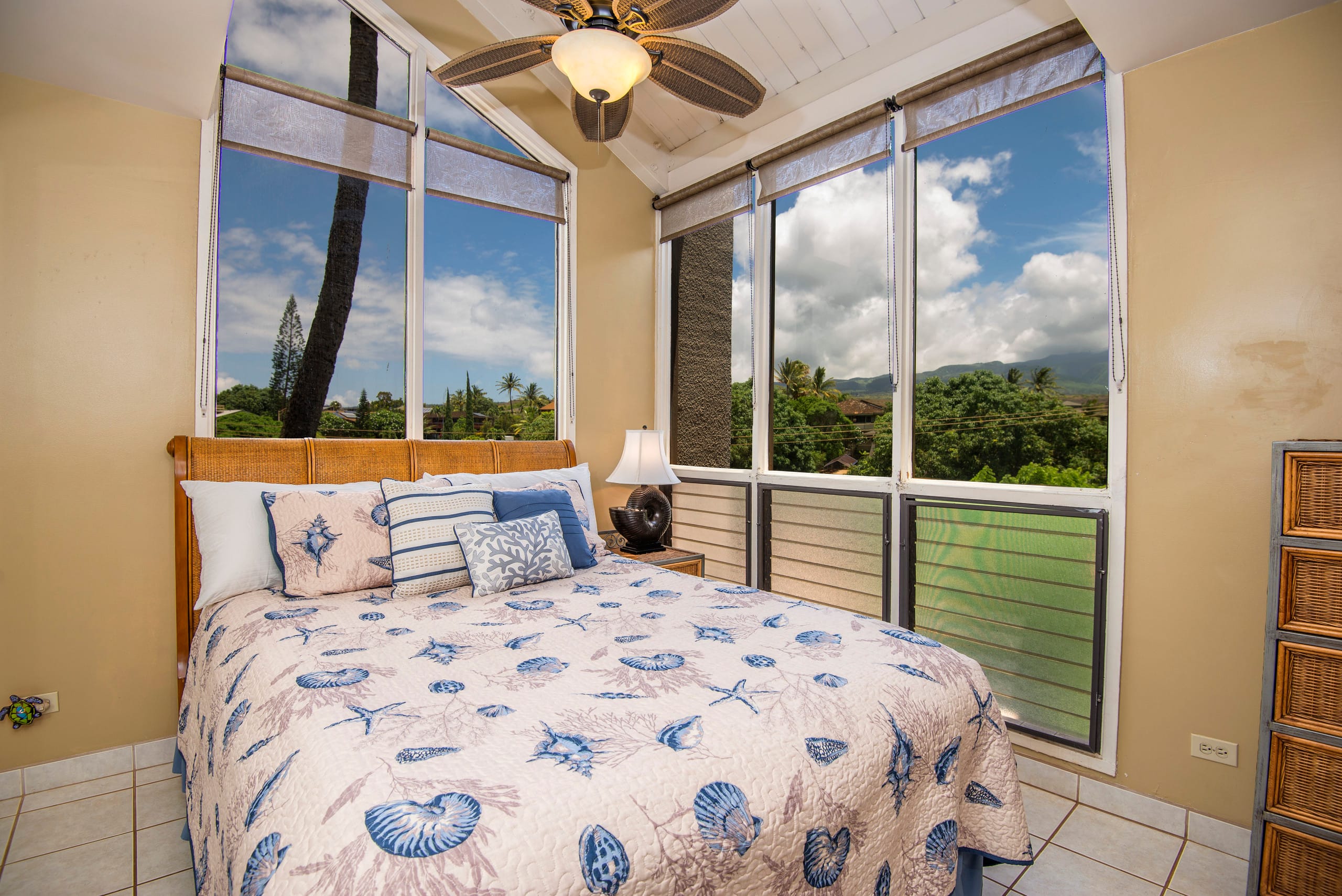 Condo in Lahaina · ★4.64 · 2 bedrooms · 2 beds · 2 baths - Image 6