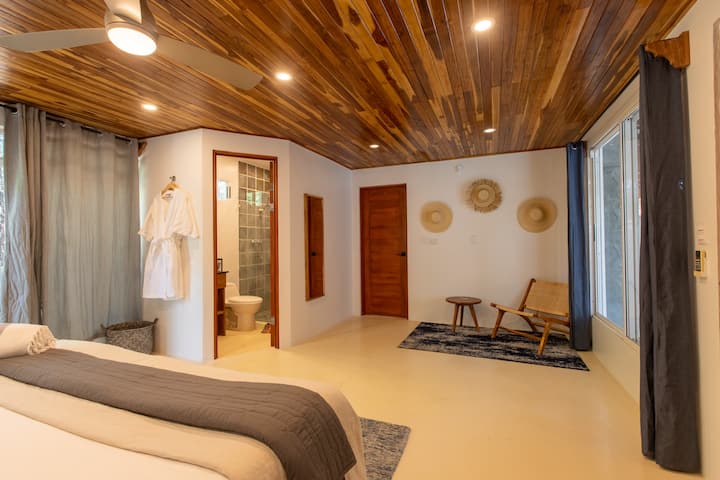 Apartmán pre prvých hostí s manželskou posteľou.