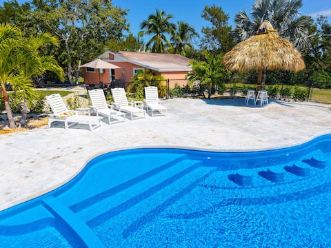 Private Pool Oasis | 3 King Suites | 30 Min to KW