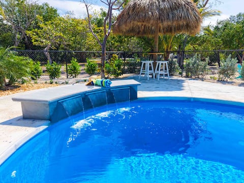 Pelico Palms Estate Villa, Guest House, & Cottage