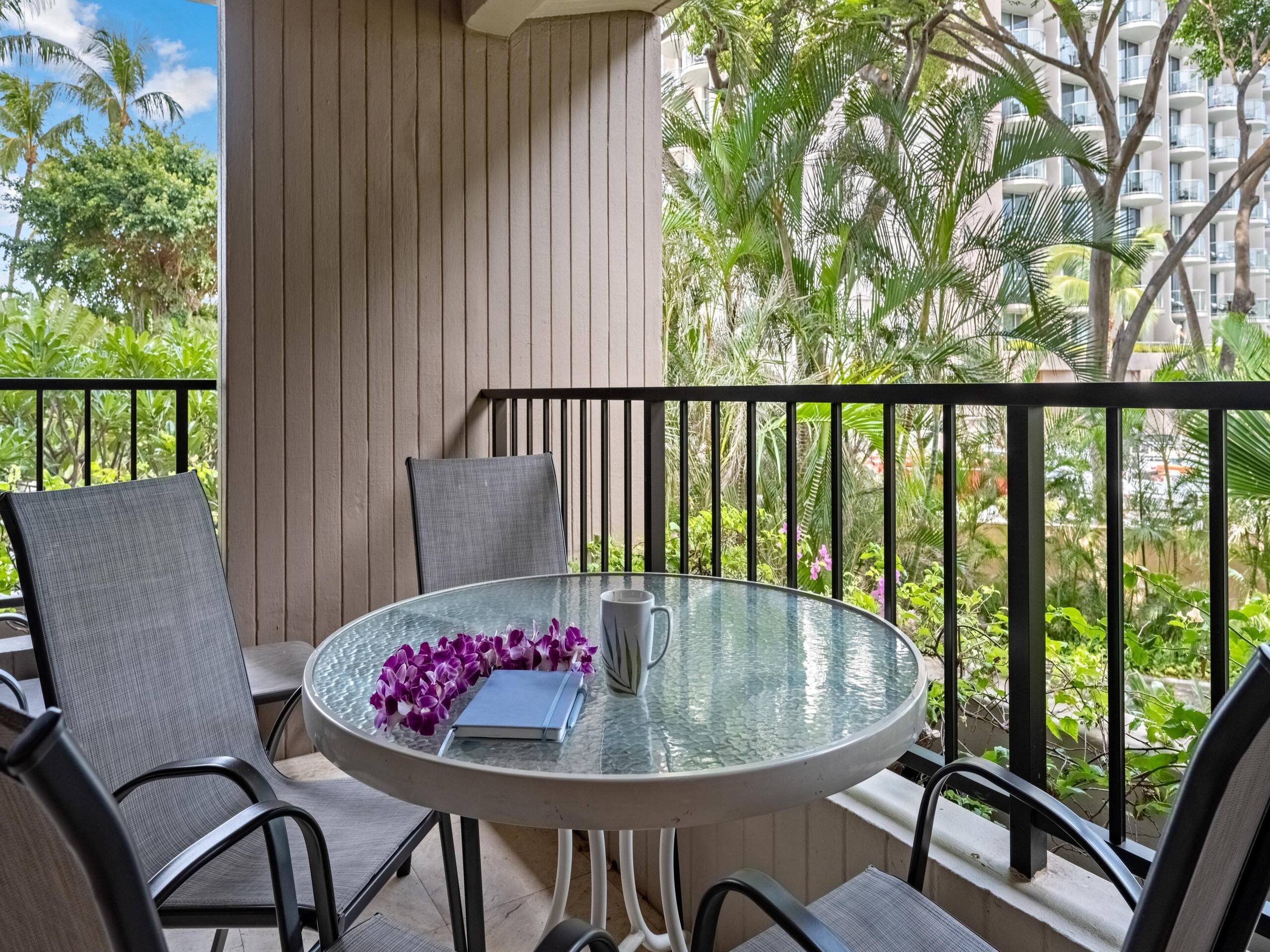 Condo in Lahaina · ★5.0 · 2 bedrooms · 3 beds · 2 baths - Image 2