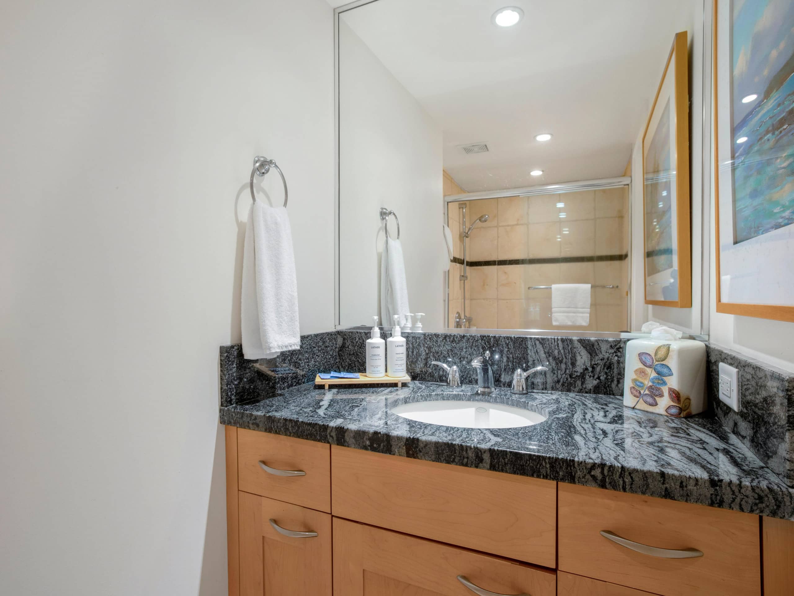 Condo in Lahaina · ★5.0 · 2 bedrooms · 3 beds · 2 baths - Image 15