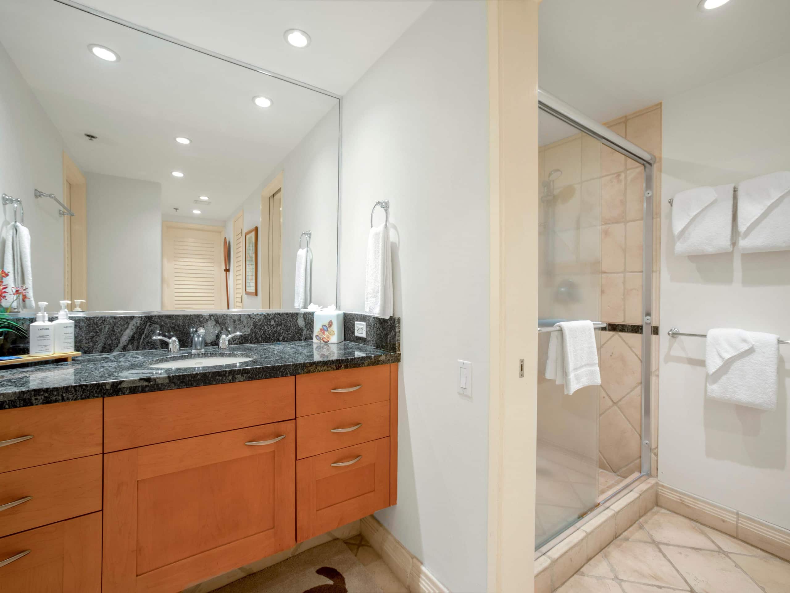 Condo in Lahaina · ★5.0 · 2 bedrooms · 3 beds · 2 baths - Image 11