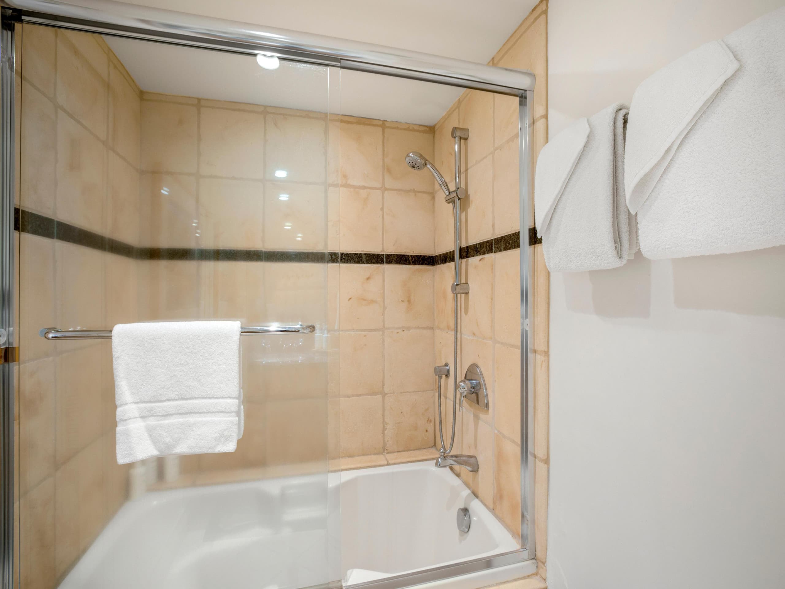 Condo in Lahaina · ★5.0 · 2 bedrooms · 3 beds · 2 baths - Image 16