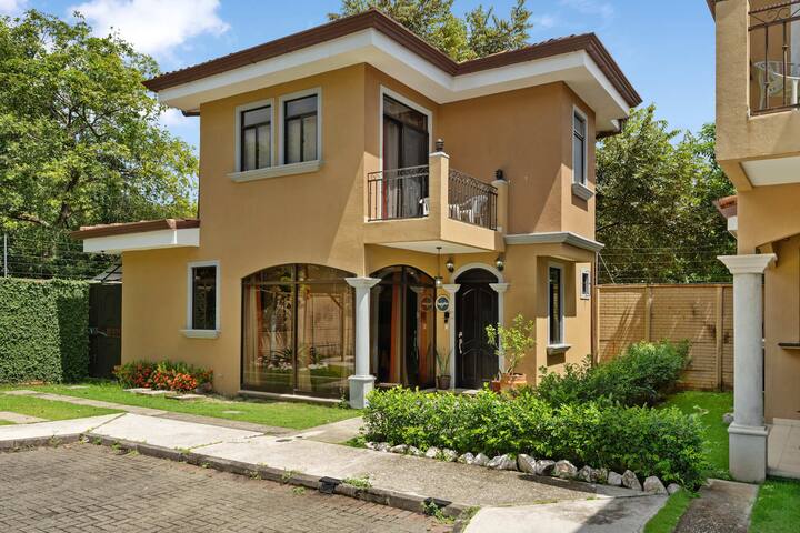 Villa with Pool, Gated Playas del Coco Getaway