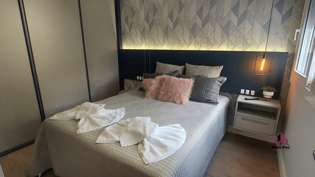 krevat dopio standard, dyshek pranveror, çarçafë dhe batanije të disponueshme,