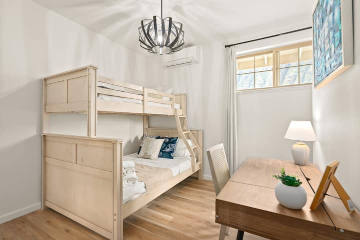 Habitación familiar con cómoda disposición de literas