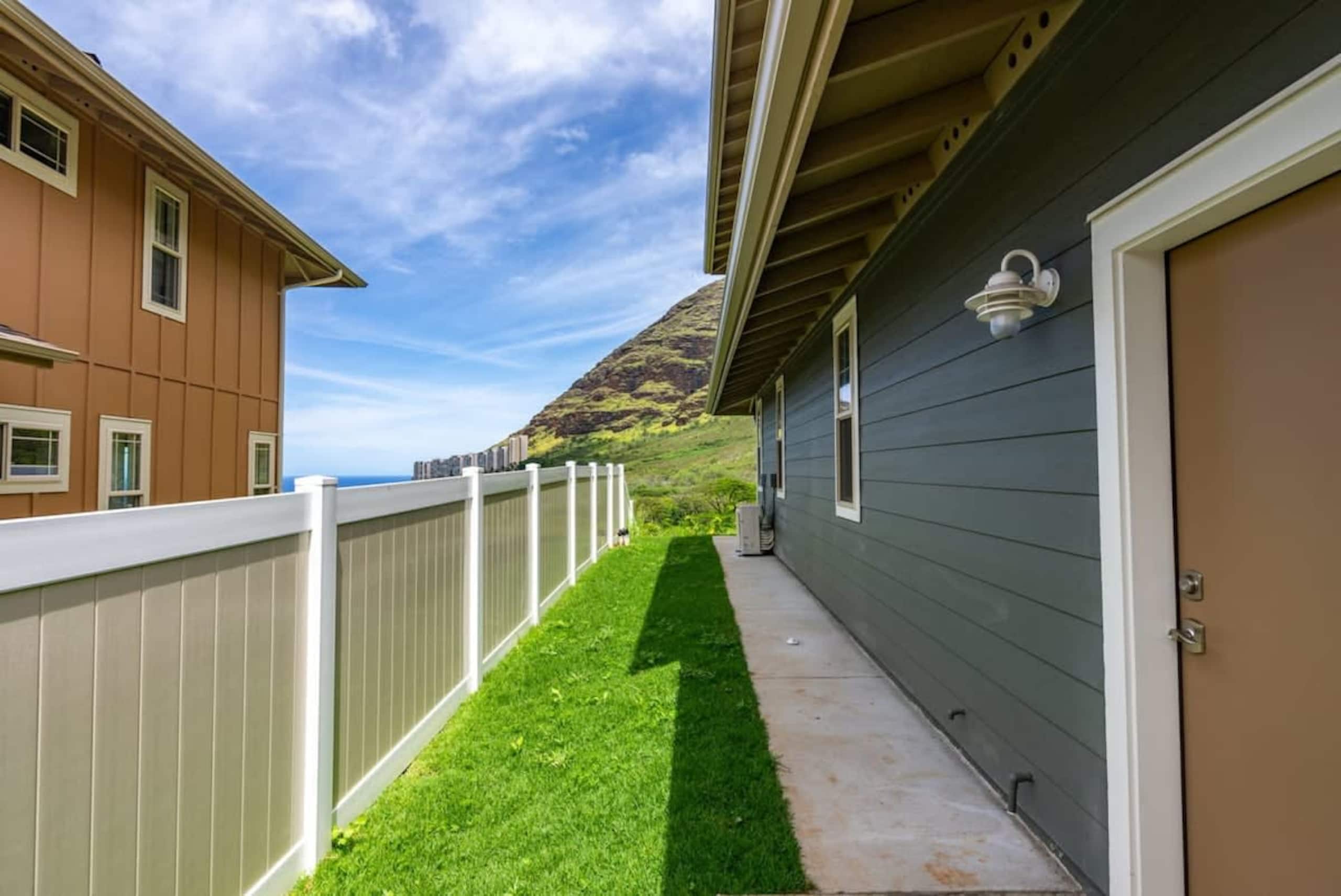 Home in Waianae · ★4.95 · 4 bedrooms · 6 beds · 3.5 private baths - Image 57