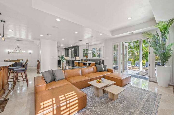 Walk to Beach | Serenity | Hemingway Key gallery image 3