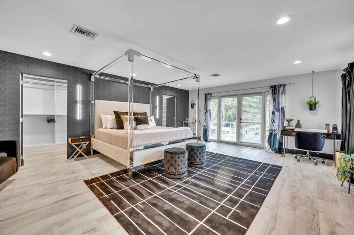 Waterfront | Walk to Beach | Palm Key