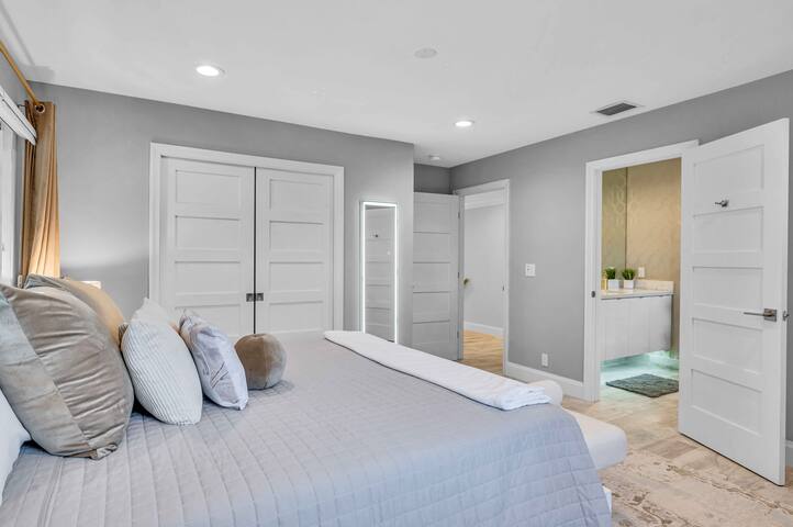 Waterfront | Walk to Beach | Palm Key gallery image 4