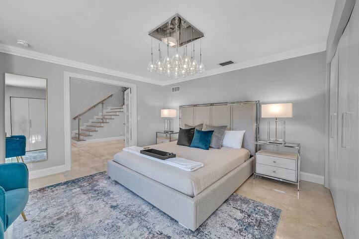 Waterfront | Walk to Beach | Palm Key gallery image 5