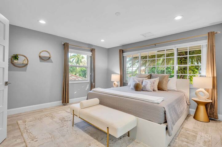 Waterfront | Walk to Beach | Palm Key gallery image 3