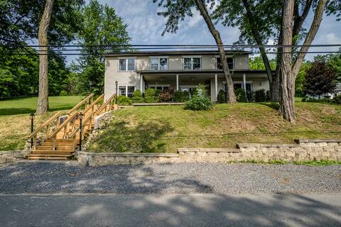 Happy Daze: lake access on Keuka Lake, EV friendly