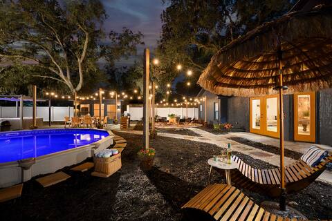 Luxe Brandon Oasis w/ Private Pool & Hot Tub!