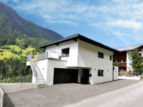 Top performing Airbnb: Apartment in sunny location near ski lift in Kappl