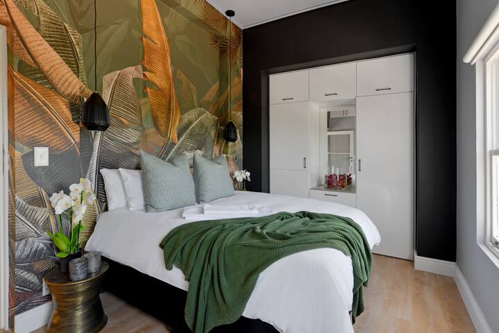 Bo-Kaap Elegance |Historic Luxury & Mountain Views gallery image 4