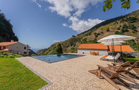 Solar dos Reis 3 by An Island Apart