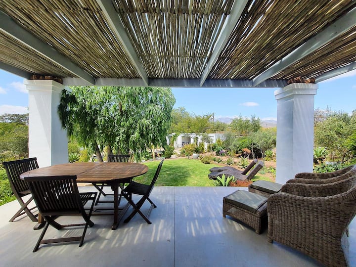 Foursleeper Cottage Karee Cottage Cottages for Rent in McGregor