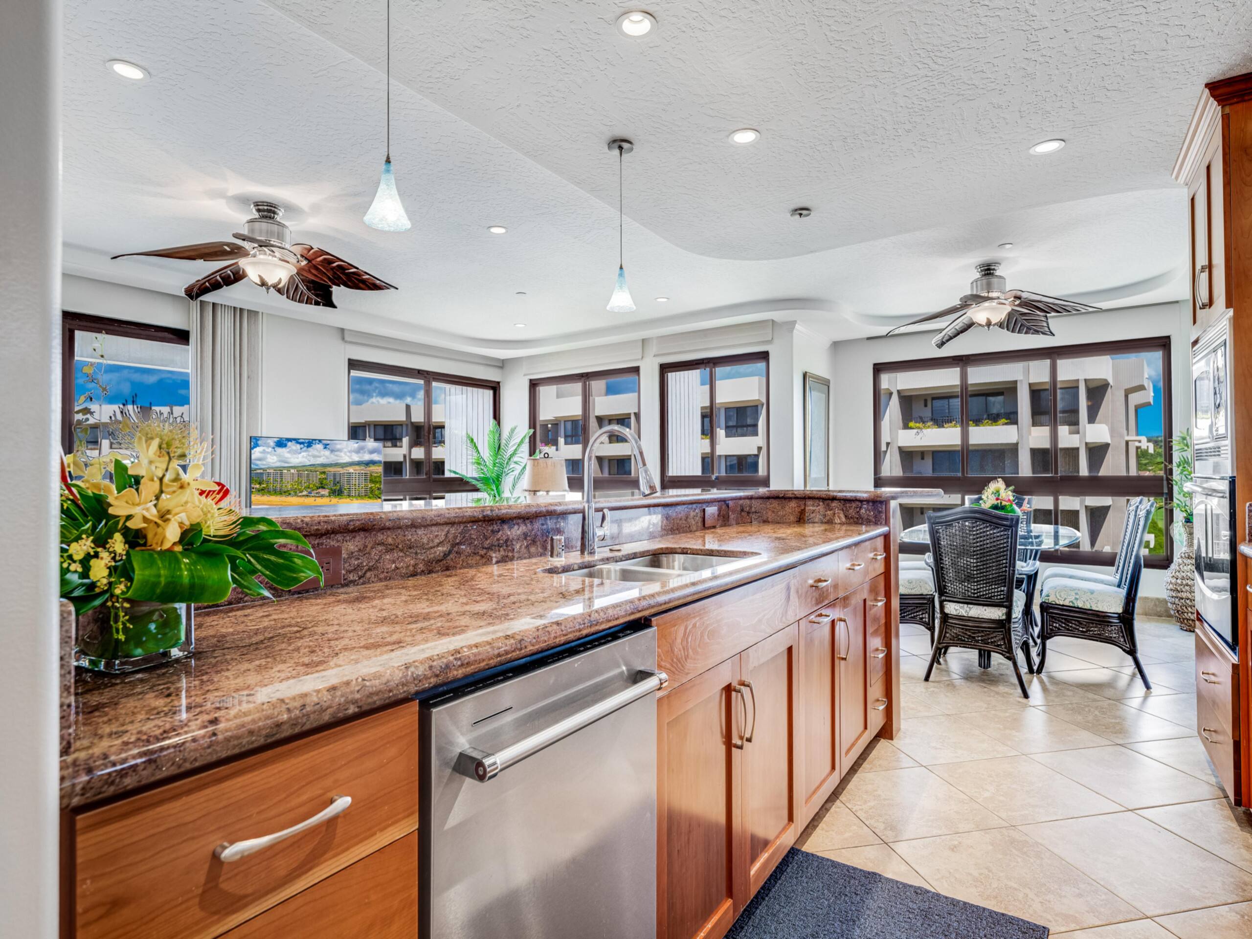 Condo in Lahaina · ★4.86 · 2 bedrooms · 3 beds · 2 baths - Image 9