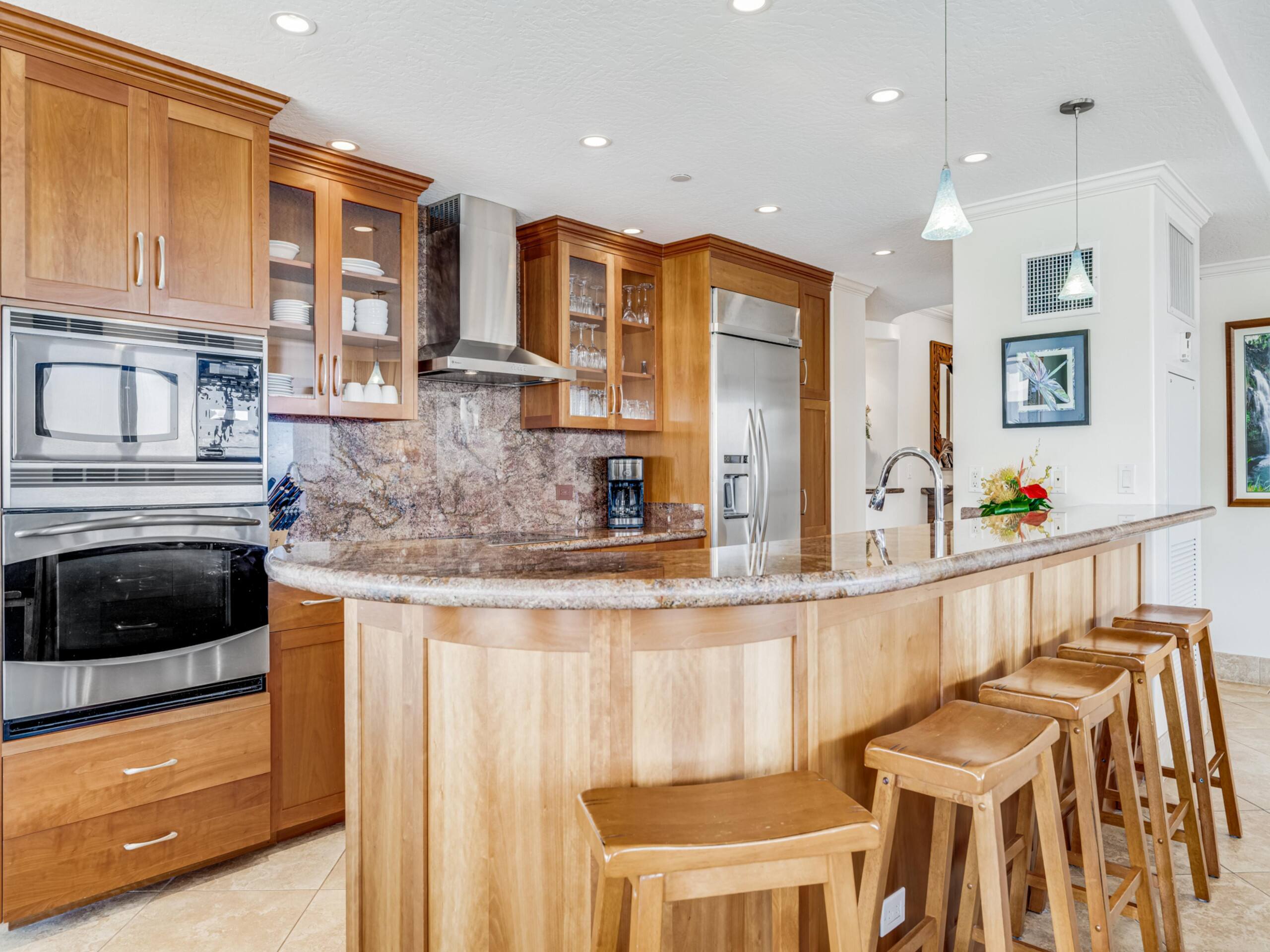 Condo in Lahaina · ★4.86 · 2 bedrooms · 3 beds · 2 baths - Image 11
