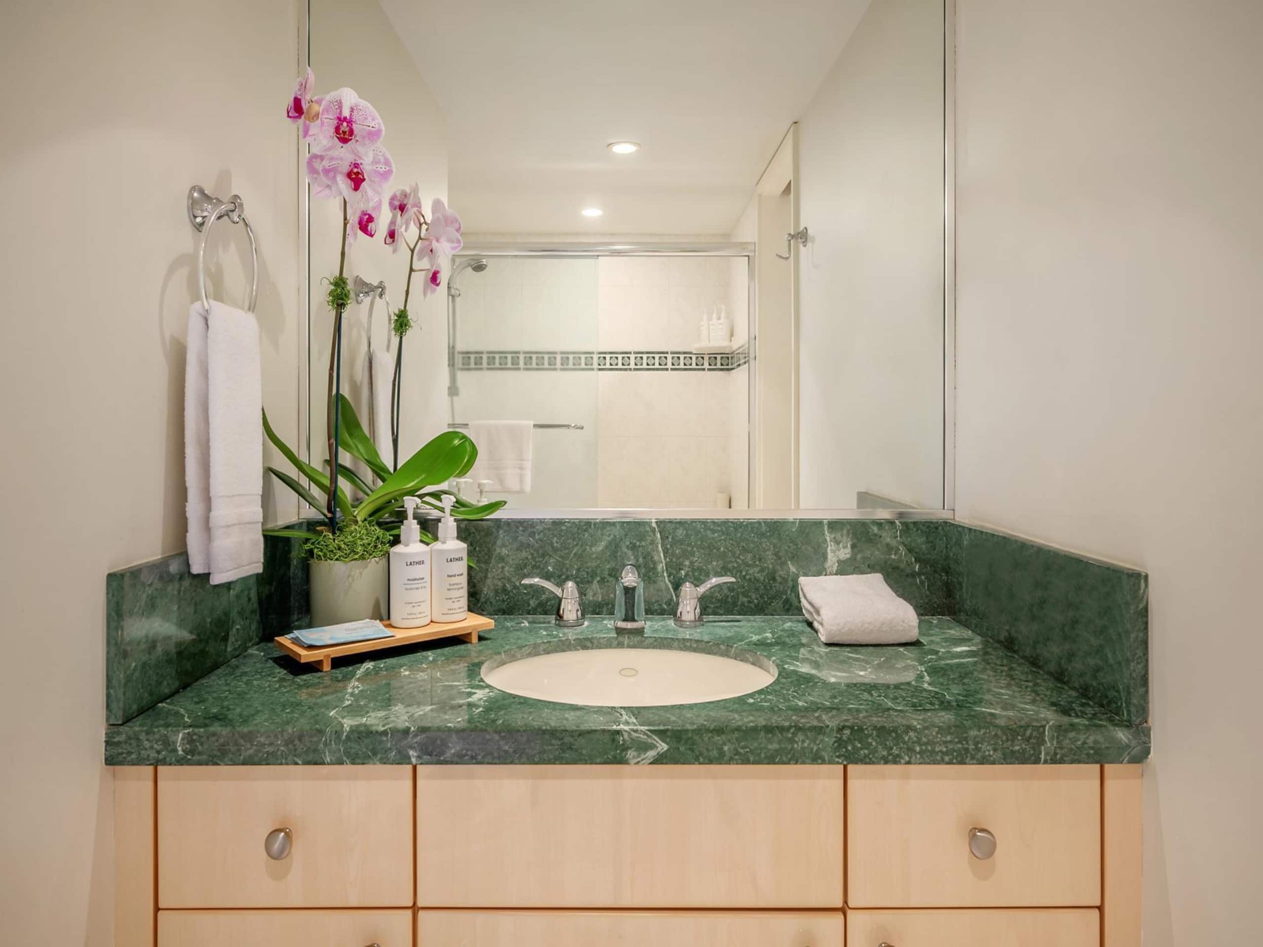 Condo in Lahaina · ★5.0 · 2 bedrooms · 2 beds · 2 baths - Image 14