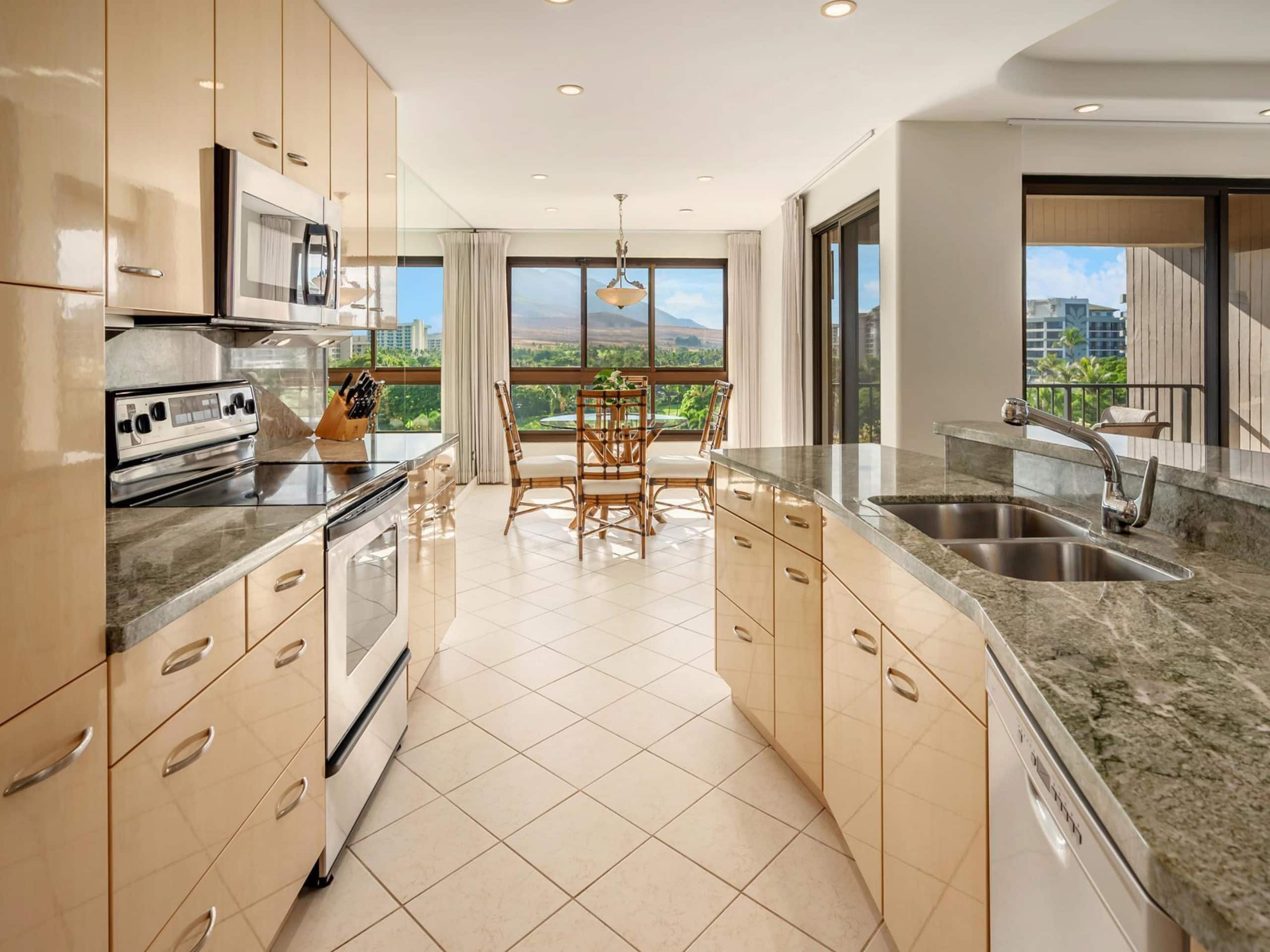 Condo in Lahaina · ★5.0 · 2 bedrooms · 2 beds · 2 baths - Image 3