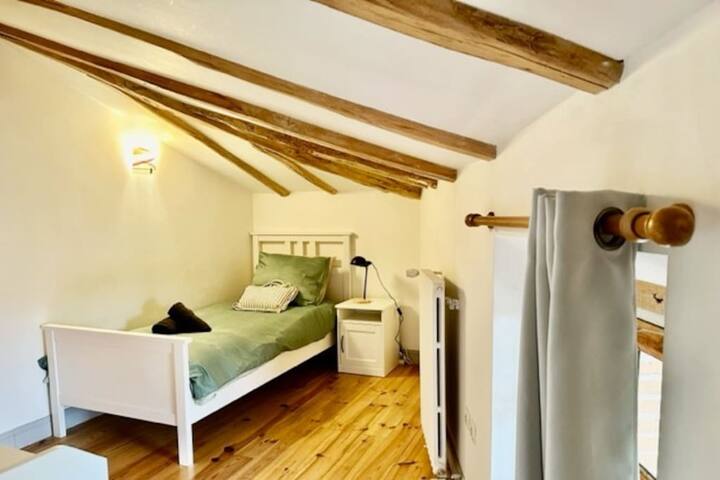 La habitación con cama individual le ofrecerá privacidad con un espíritu acogedor