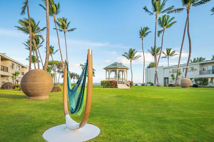 4 Gorgeous Garden View Rooms, Steps from the Beach gallery image 4