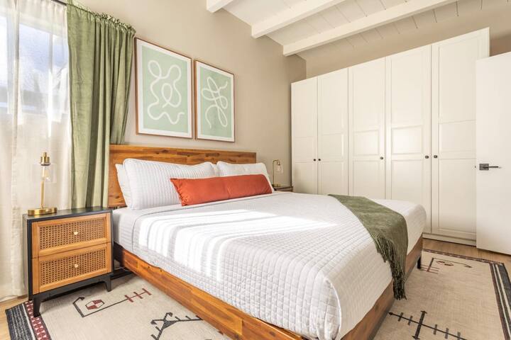 Stunning 2BR with Ocean Views, Manhattan Beach gallery image 3