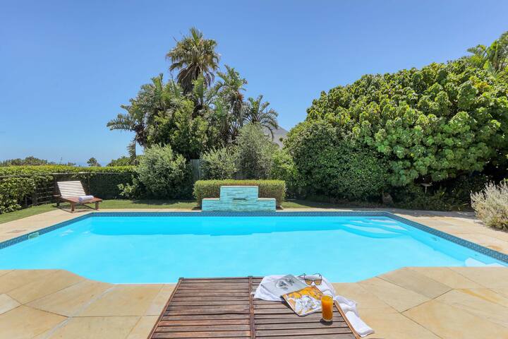 Camps Bay Sunsets – Villa with pool & views gallery image 4
