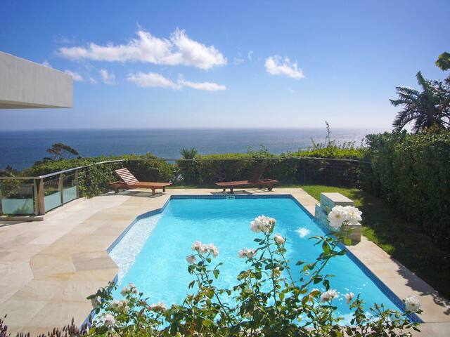 Camps Bay Sunsets – Villa with pool & views gallery image 3