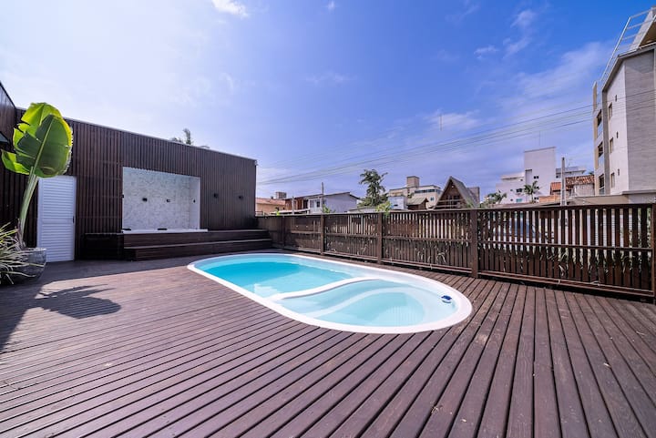 026 - Residential With Pool And Jacuzzi In Bombas - Bombinhas