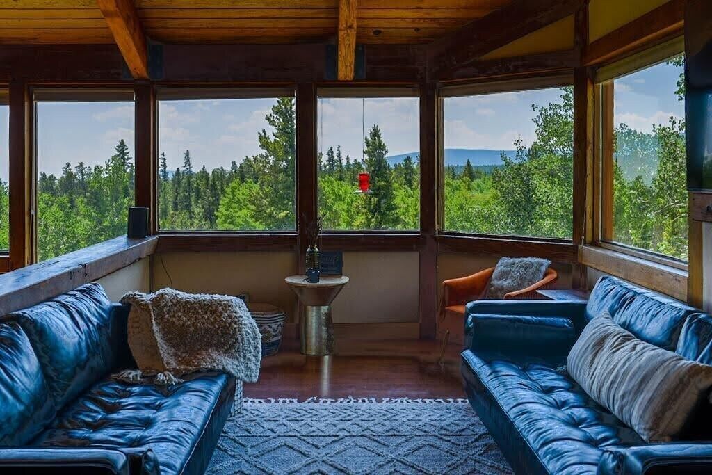 Popular Airbnb listing: 25mi Breck l Sauna l Views l Pizza Oven l King Bed in Fairplay