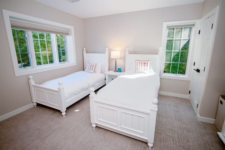 2 ორადგილიანი საწოლი და 3 ბავშვამდე დასაძინებელი