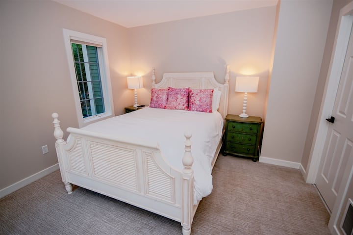 Საწოლი 152 × 203 სმ მთავარ სართულზე