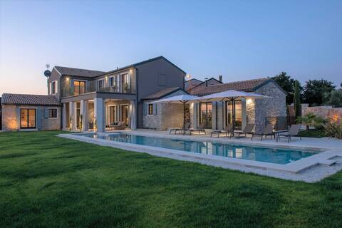 Villa Riposo with Pool