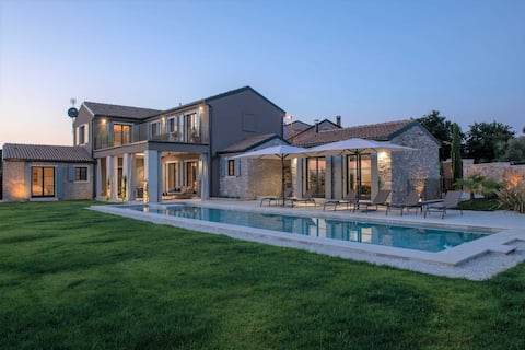 Top performing Airbnb: Villa Riposo with Pool in Murine