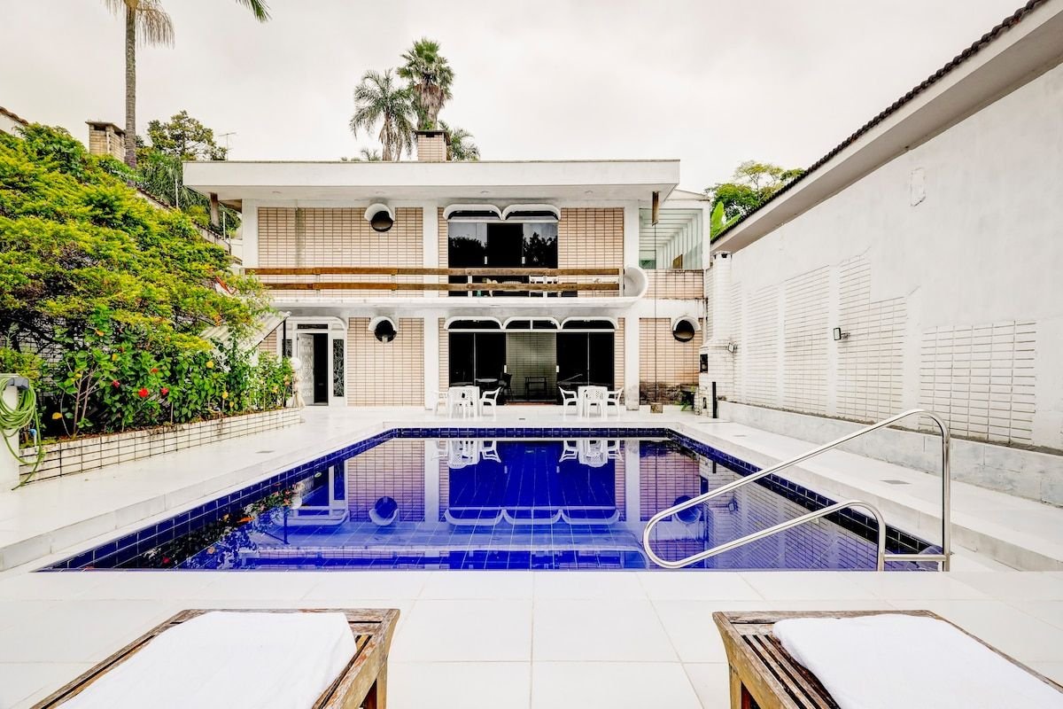 Suspended pool facing the Atlantic Forest - Houses for Rent in Sao ...
