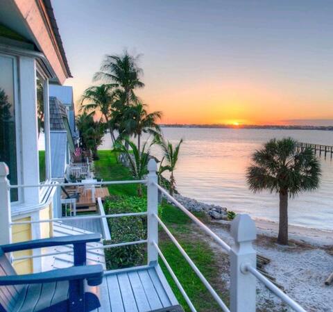 Margarita-Ville on the water! Stunning Sunsets!