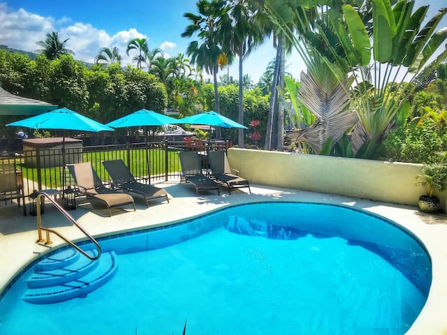 Next to the beach & Sheraton by Keauhou Bay right