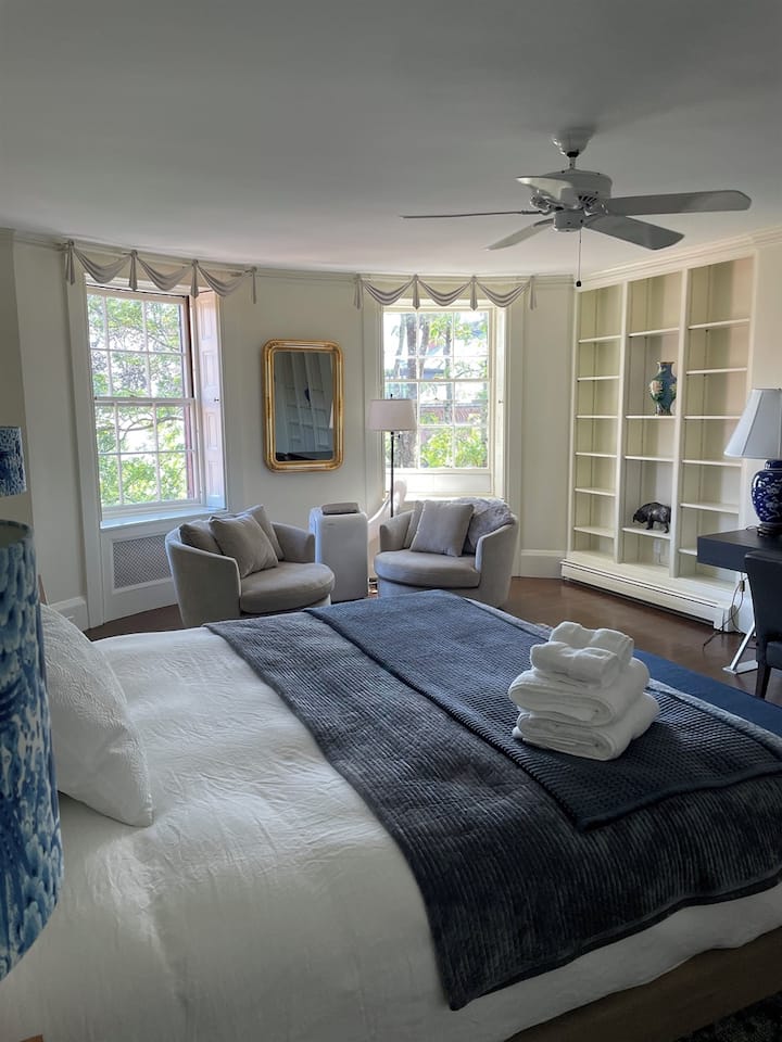 La chambre bleue : chambre face à l'avant - 4e étage