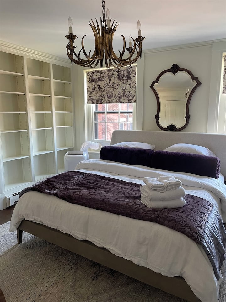La chambre violette : chambre orientée vers l'arrière - 4e étage