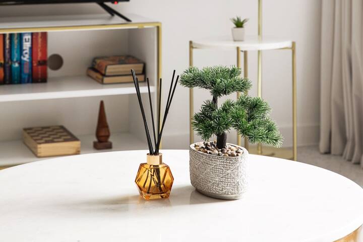 Luxury Spacious Flat with Communal Gardens Parking gallery image 2