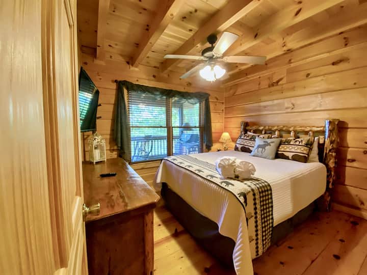 Chumba cha kulala cha Malkia wa Ghorofa Kuu kilicho na ziwa na mandhari ya milima yenye safu