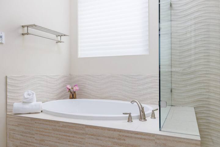 Heated Pool,Central location| Wind Down – Portoro gallery image 5