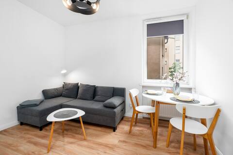 Top performing Airbnb: Stylish Studio | Next to Wilson Park and MTP Fair. in Łazarz