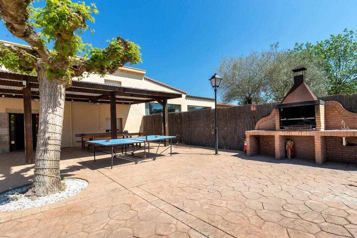 Can Bugantó – amplia casa con piscina y jardín gallery image 5