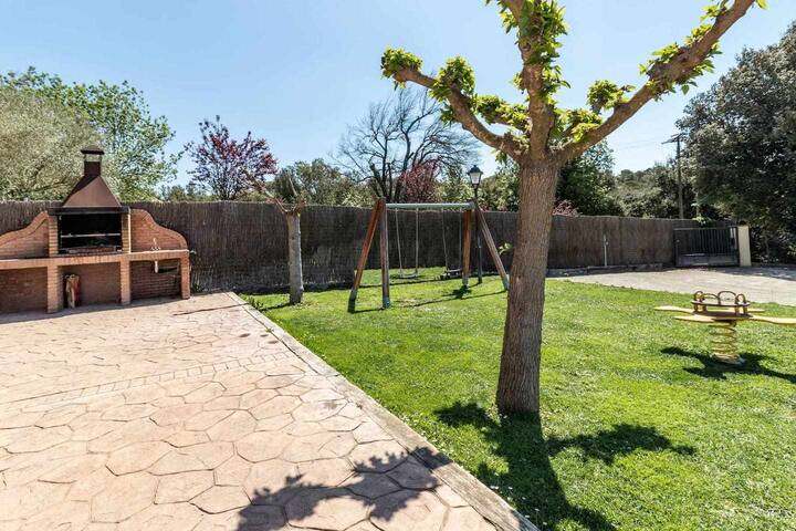 Can Bugantó – amplia casa con piscina y jardín gallery image 3